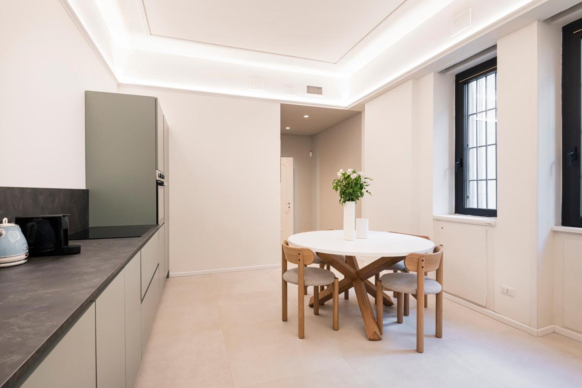 Relstay - Montenapoleone Milan Exterior photo